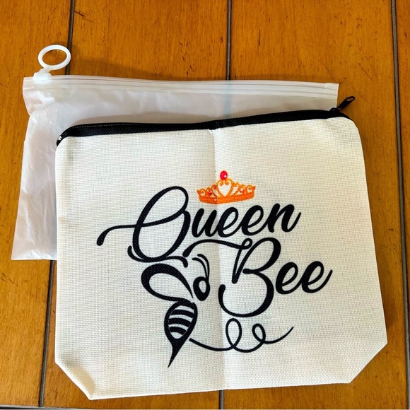 New Queen Bee Cosmetic Make-Up Bag With 2 Sided Graphic Design. - Picture 3 of 7